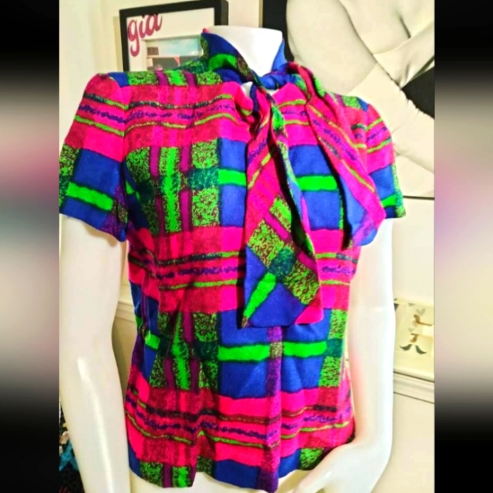 Incredible 60s No label/tag funky groovy possibly barkcloth top with necktie